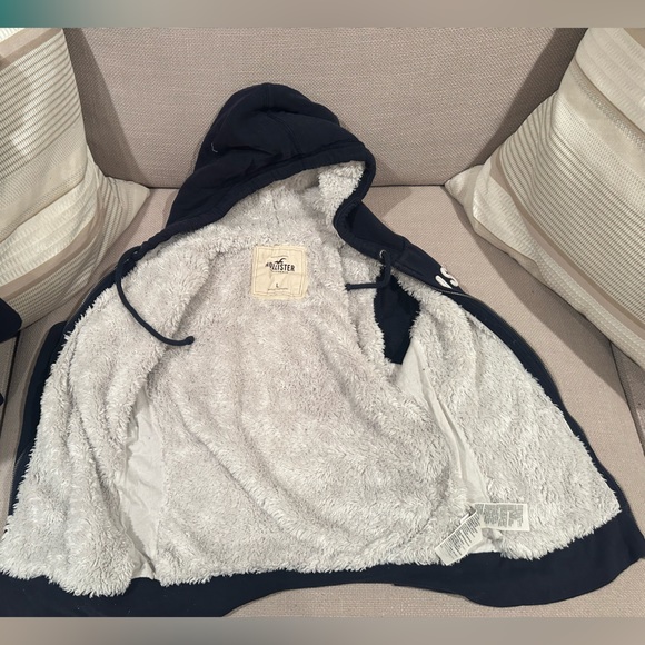 Hollister Women's Black Hoodie - Picture 5 of 16